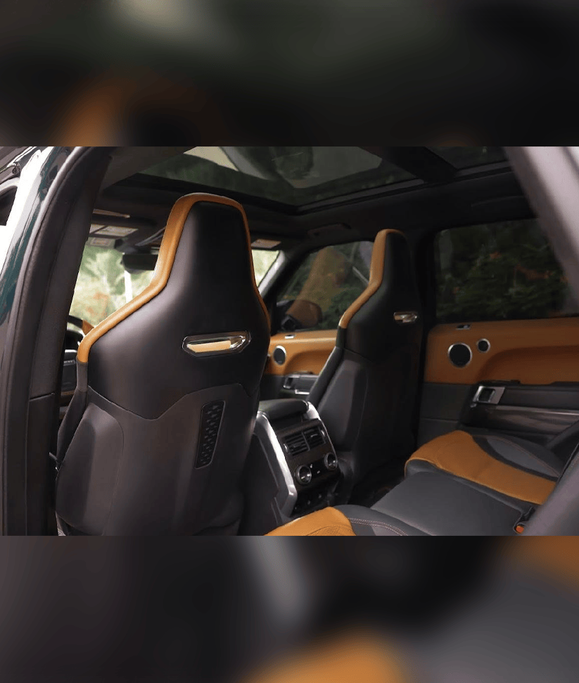 Range Rover SVR 2023 with Driver thumbnail 3