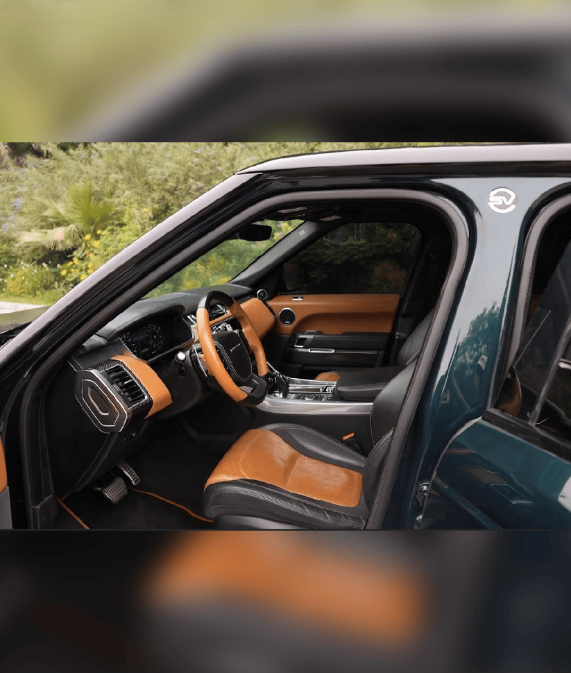 Range Rover SVR 2023 with Driver thumbnail 5