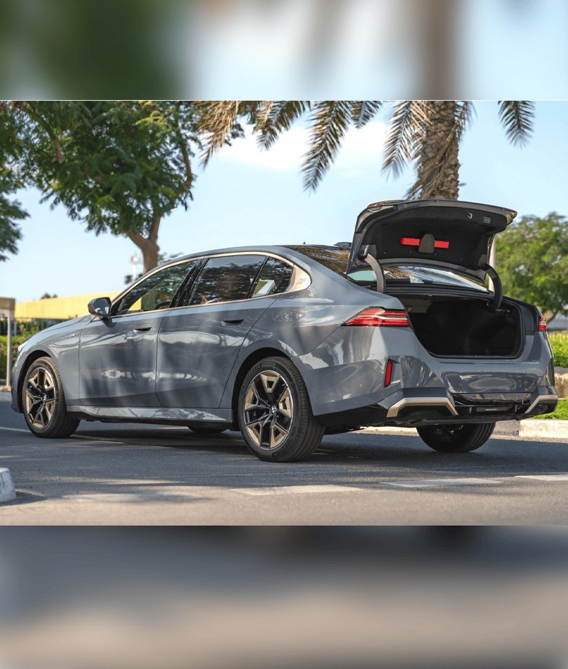 BMW 5 Series 530Li M Sport 2025 thumbnail 3