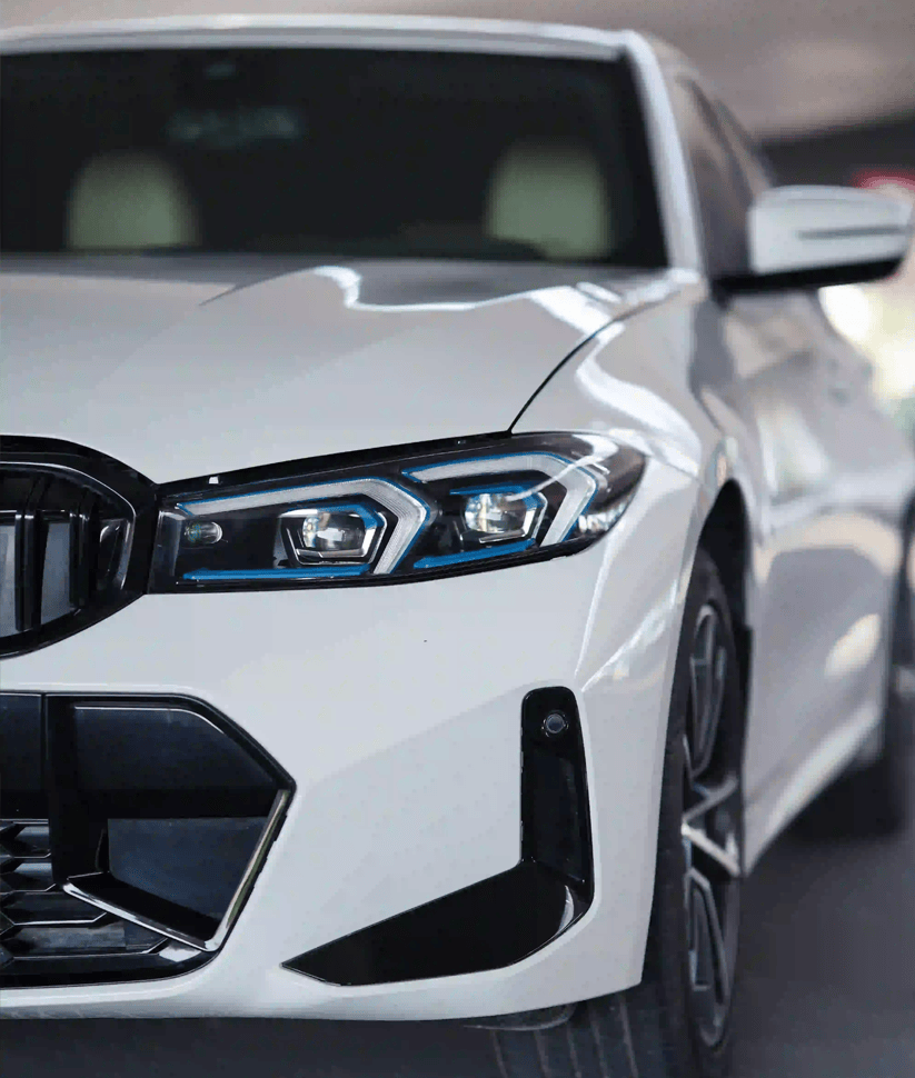 BMW 330i 2023 thumbnail 6