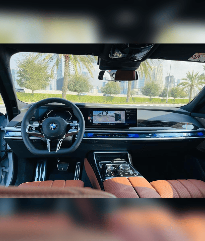 BMW 735i 2024 with Driver thumbnail 13