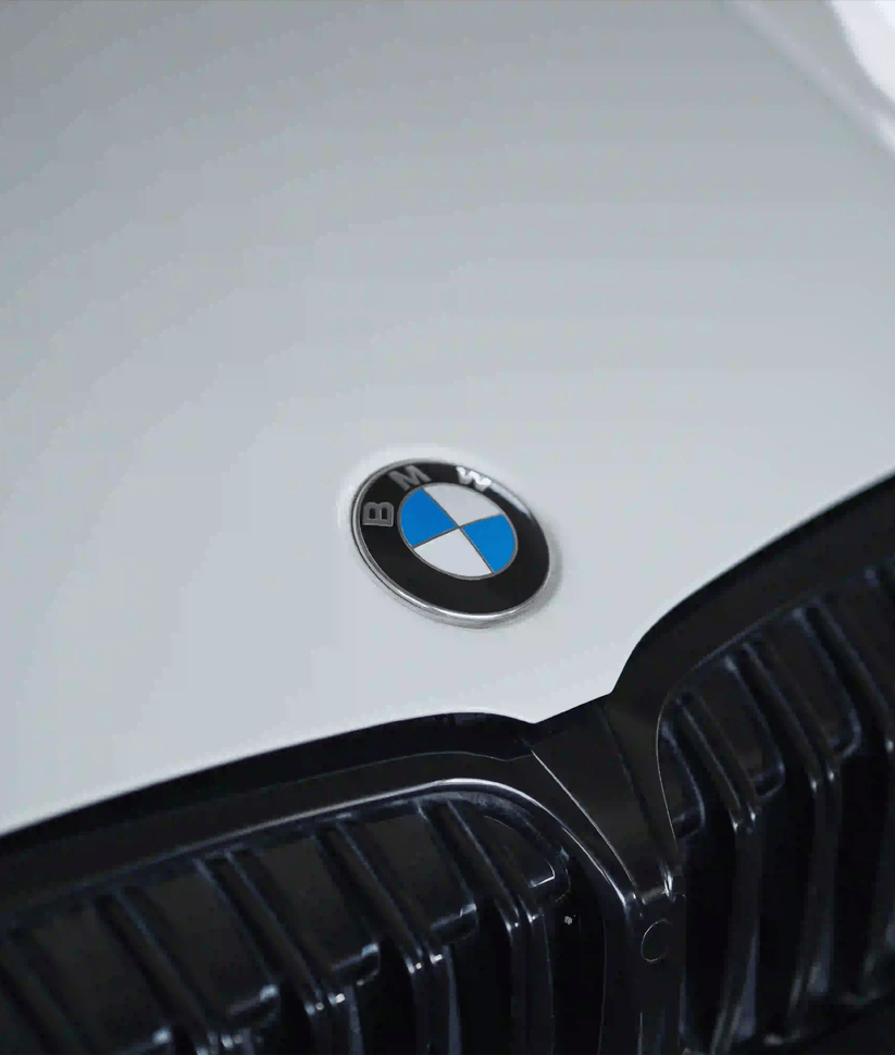 BMW 330i 2023 thumbnail 3