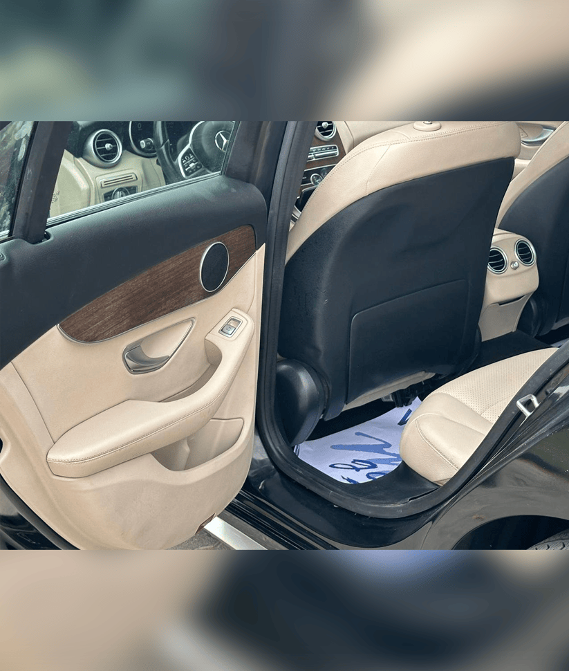 Mercedes Benz C300 2023 thumbnail 5
